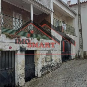 Moradia para restauro/ Riodades/ São João da Pesqueira