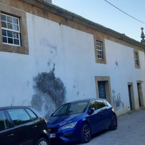 Moradia para reabilitação, sita na freguesia de Castelo, concelho de Moimenta da Beira.