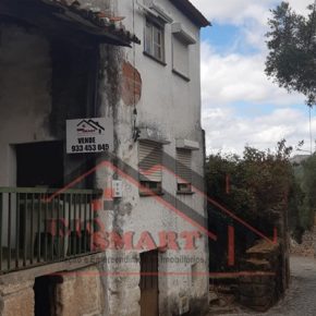 Moradia para reabilitação / Arcozelos / Moimenta da Beira