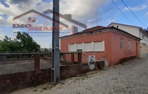 Moradia para reabilitação / VENDA / Castelo / Moimenta da Beira