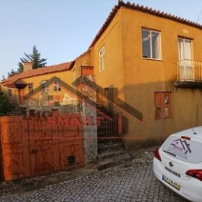 Moradia para reconstrução total / Caria / Moimenta da Beira