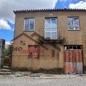 Moradia para reconstrução total / Caria / Moimenta da Beira